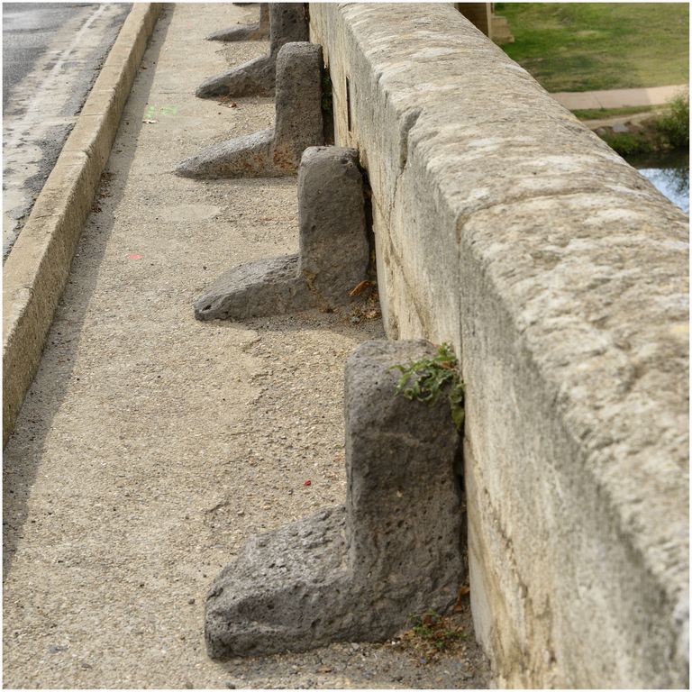 Parapet du pont. Détail.