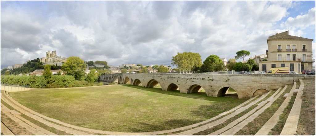 Les arches établies hors du lit majeur du fleuve, côté ouest.