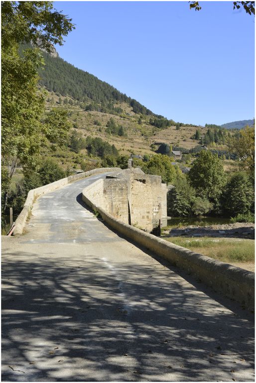 Tablier marqué par un fort dos d’âne