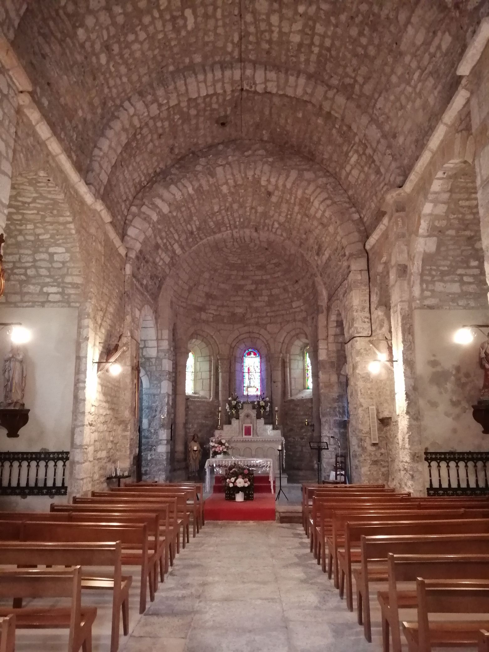 Intérieur vers le choeur.