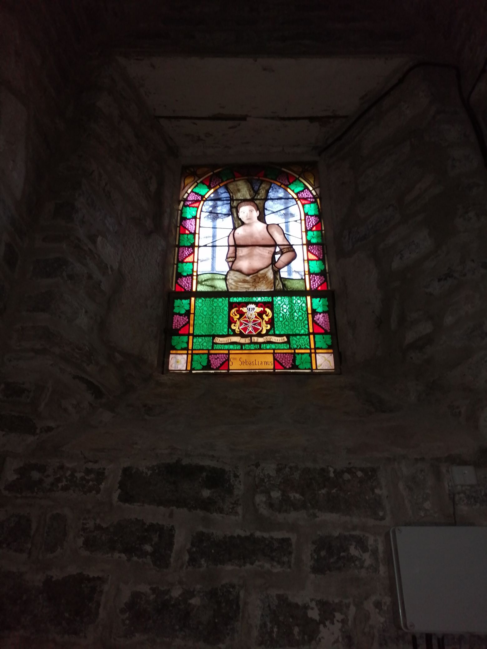 Chapelle sud du choeur. Vitrail.