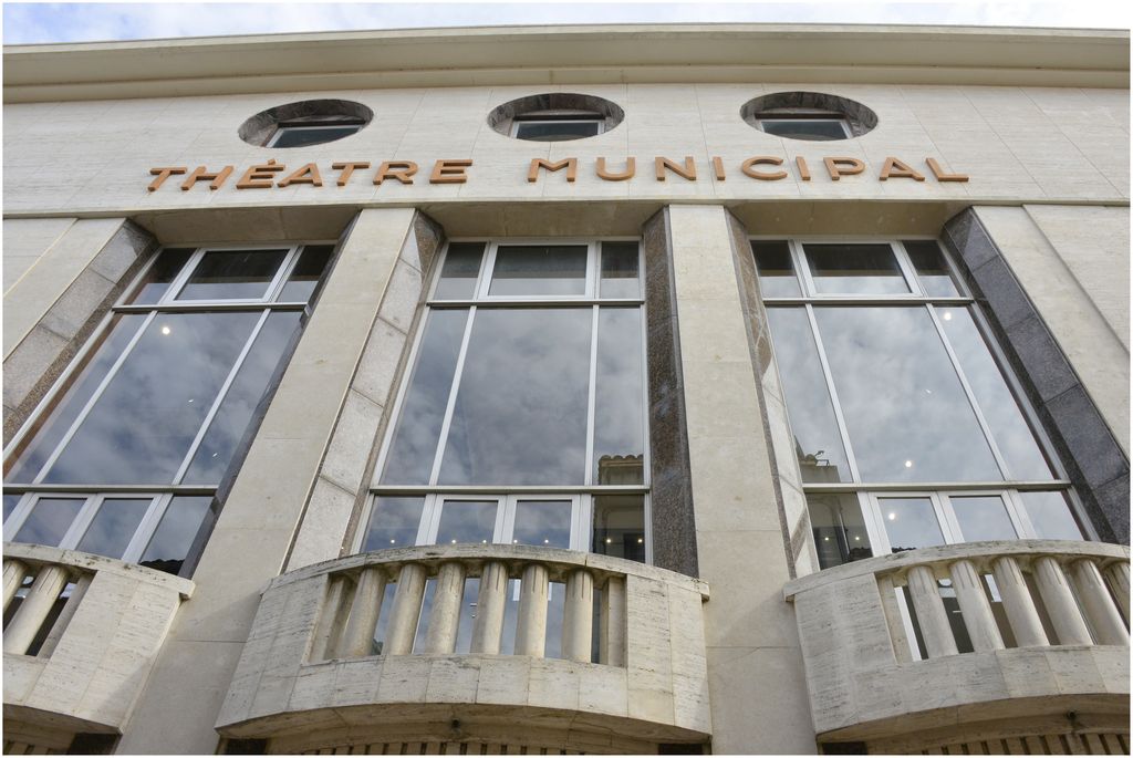 Façade sur la rue Courtejaire. Détail des étages.