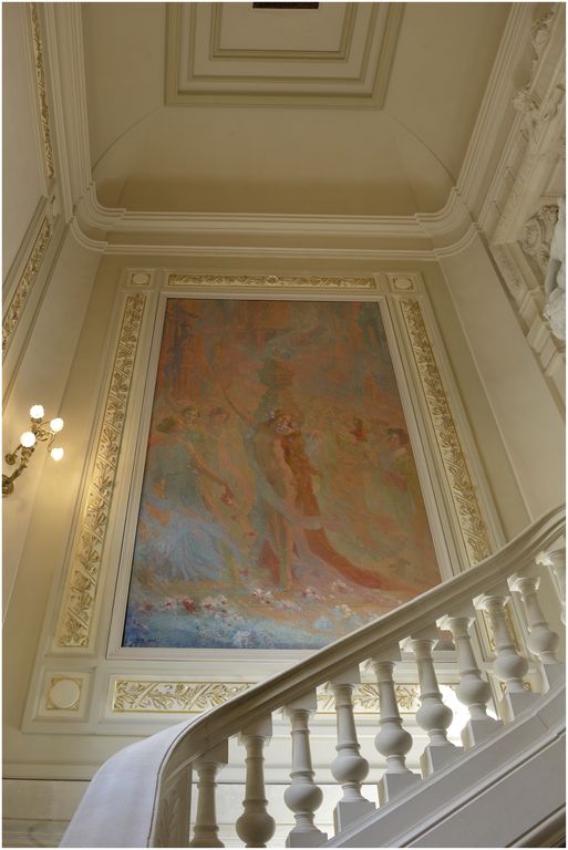 Escalier sud. Peinture La danse du feu par Ernest Azema, 1905.