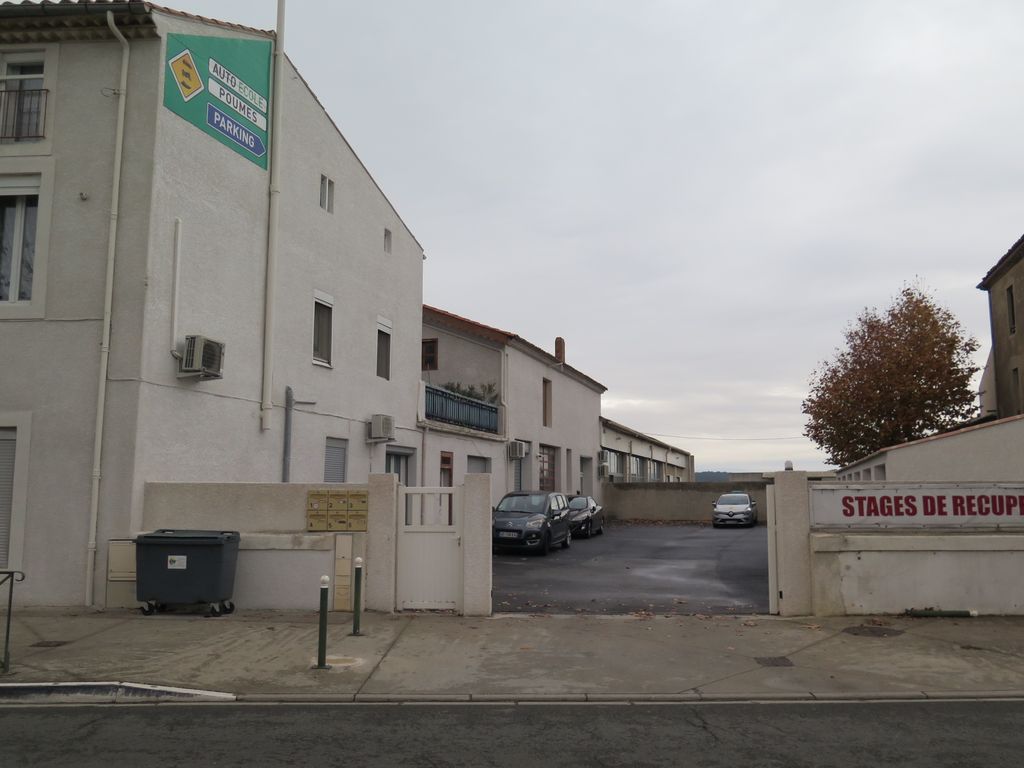 Vue des sheds  qui se développent à l’arrière du bâtiment élevé sur l’avenue Georges-Clémenceau.