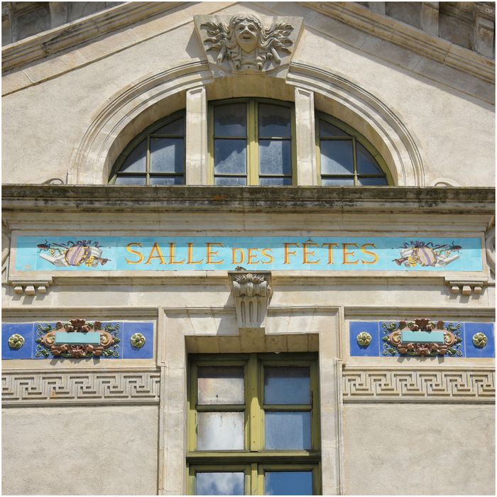 façade antérieure, détail