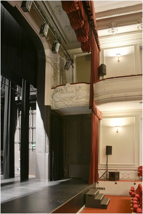 salle, loge d'avant-scène