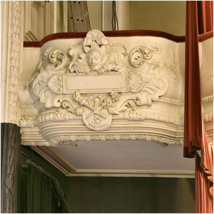 salle, balcon de la loge d'avant-scène