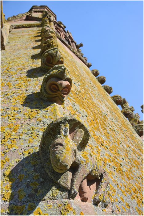 Clocher, décor sculpté