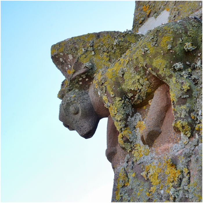 Clocher, décor sculpté