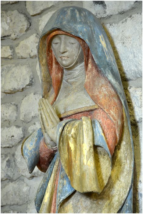 statue : Vierge, vue partielle