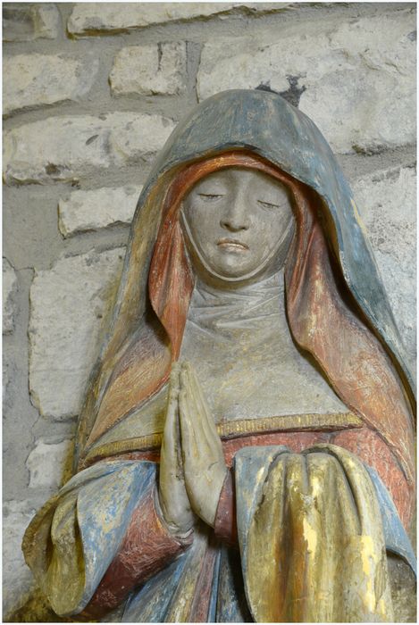 statue : Vierge, vue partielle