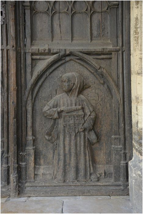 chapelle, porte d’accès ouest, vantail droit orné d'un chartreux présentant les armes de Vézian Valette