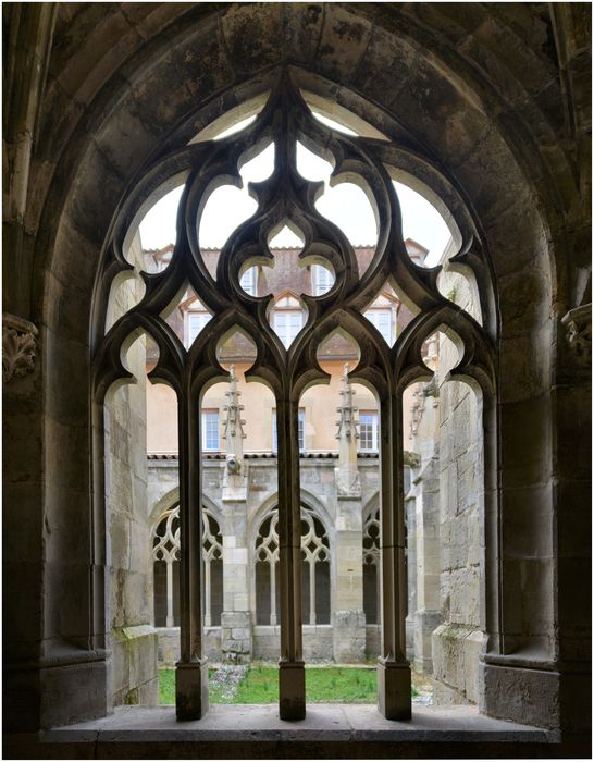 petit cloître, détail d’une arcade