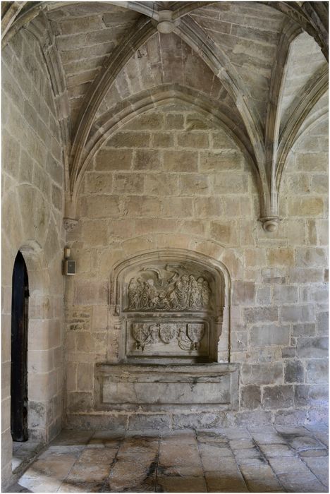 petit cloître, lavabo de cloître, haut-relief : Le lavement de pieds