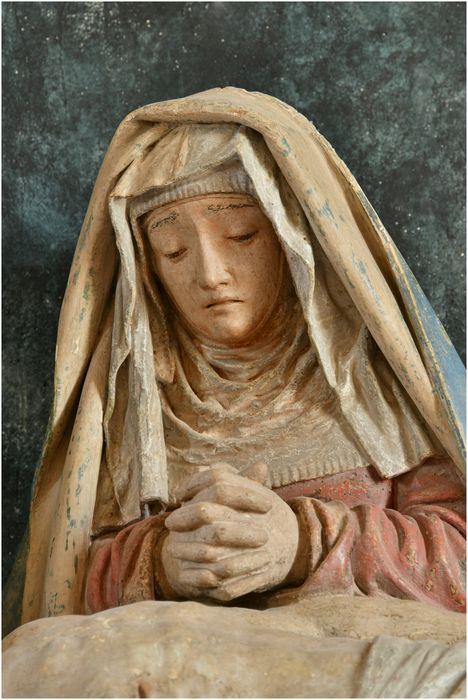 groupe sculpté : Vierge de Pitié, détail