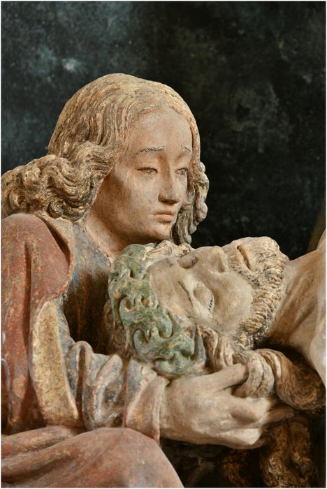 groupe sculpté : Vierge de Pitié, détail