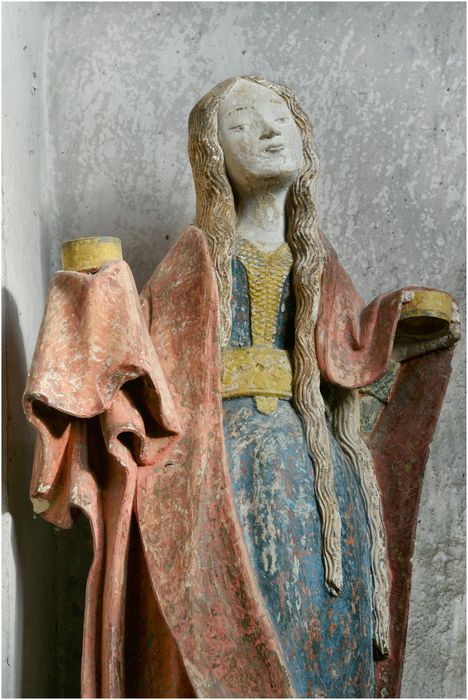 statue : Sainte Madeleine, vue partielle