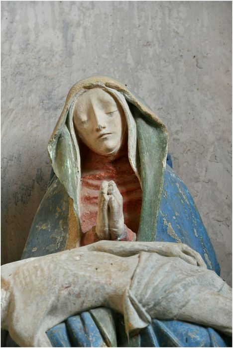 groupe sculpté : Vierge de Pitié, vue partielle