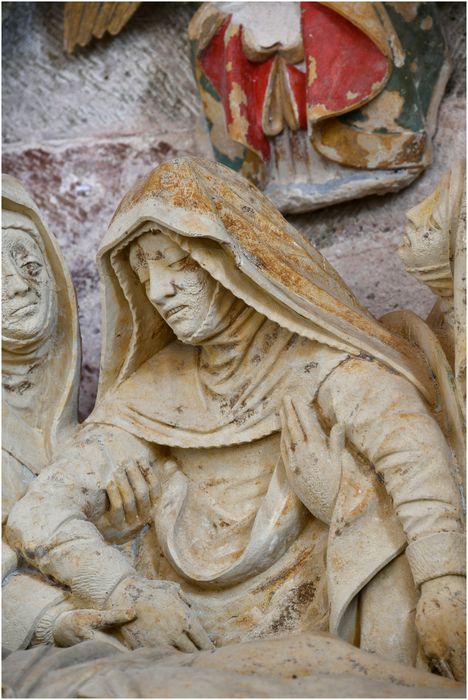 groupe sculpté : Mise au tombeau (la), détail de la Vierge