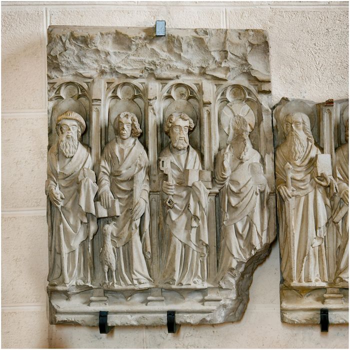 bas-relief : Christ et les apôtres, vue partielle - © Ministère de la Culture (France), Direction Régionale des Affaires Culturelles d'Occitanie, tous droits réservés