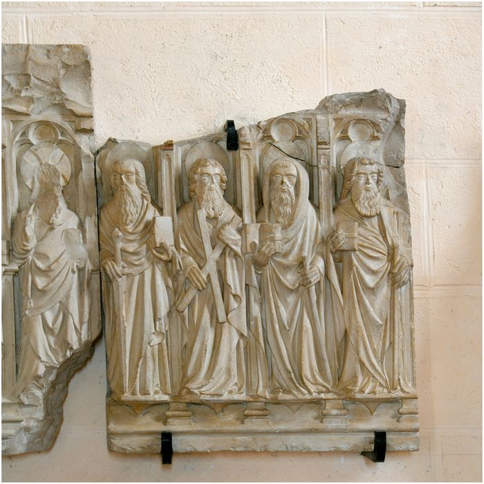 bas-relief : Christ et les apôtres, vue partielle - © Ministère de la Culture (France), Direction Régionale des Affaires Culturelles d'Occitanie, tous droits réservés
