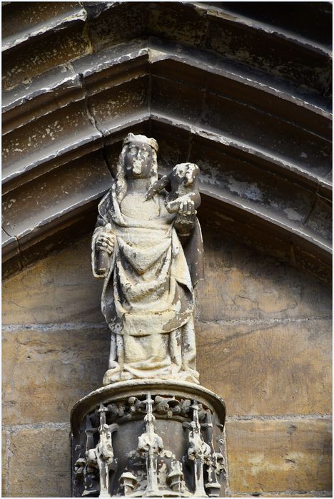 portail ouest, statue de la Vierge à l’Enfant