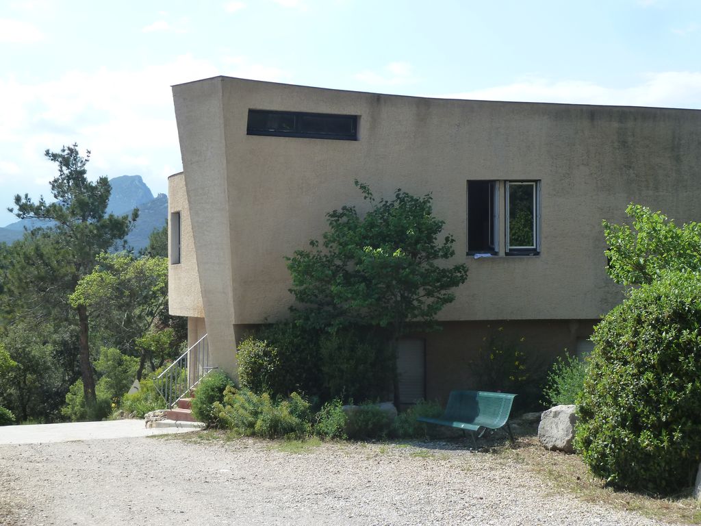 Bâtiment de l’hôtellerie. Façade est.