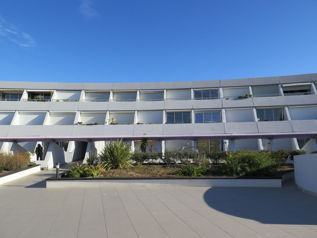 1er étage. Jardin suspendu. Accès aux appartements.