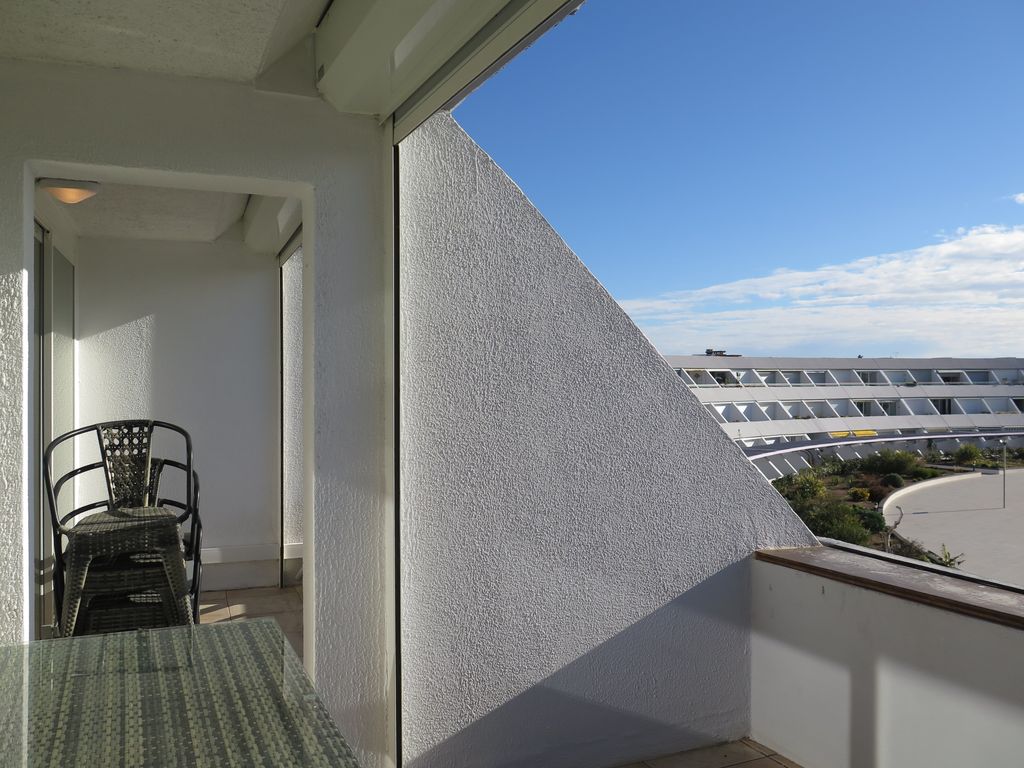 Appartement, vue sur l’amphithéâtre depuis la terrasse du séjour.