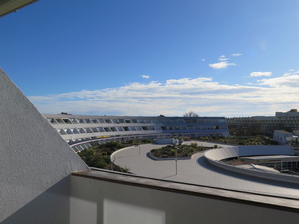 Appartement, vue sur l’amphithéâtre depuis la terrasse du séjour.