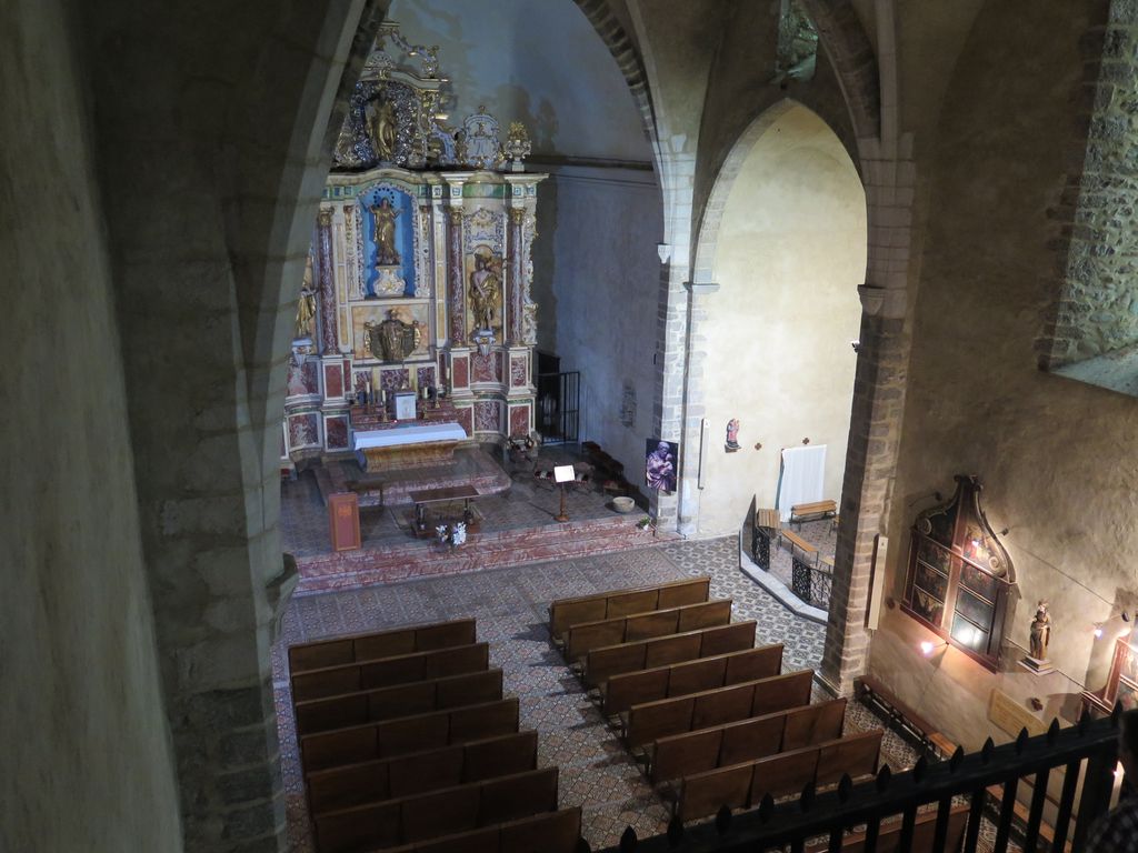 Côté sud de la nef. Chapelle sud.