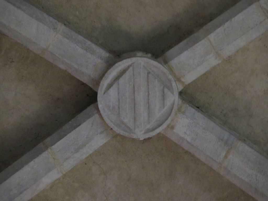 Voûte de la nef. Clef sculptée blason d’Aragon.