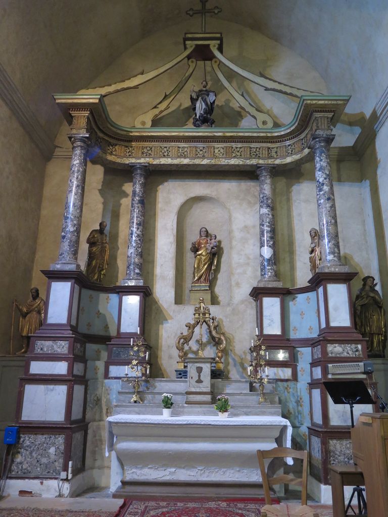 Chapelle nord, chapelle du Rosaire. Retable à baldaquin.