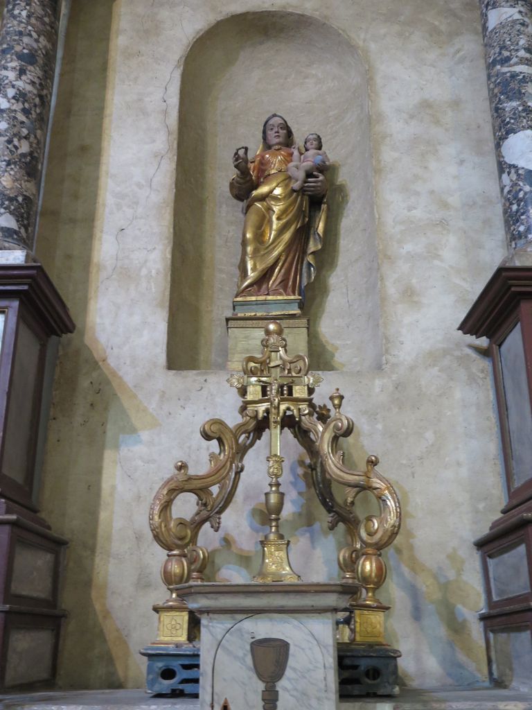 Chapelle nord, chapelle du Rosaire. Autel. Cadireta et Vierge à l’Enfant en bois doré.