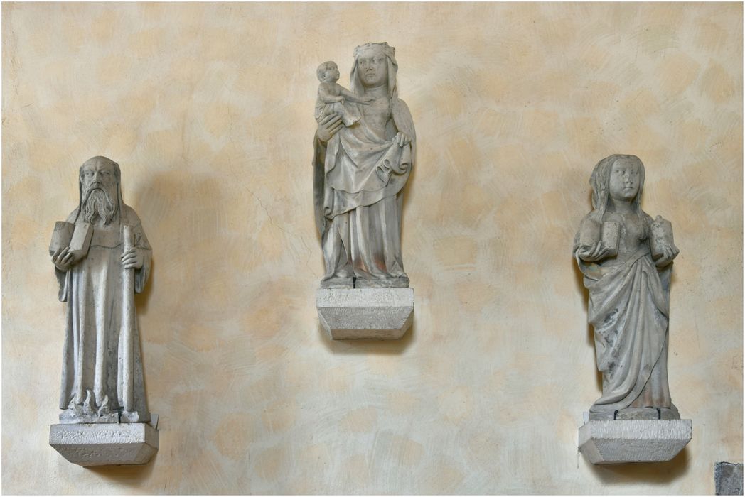 statues (3) : Saint Antoine, Vierge à l'enfant et Marie-Madeleine. Face