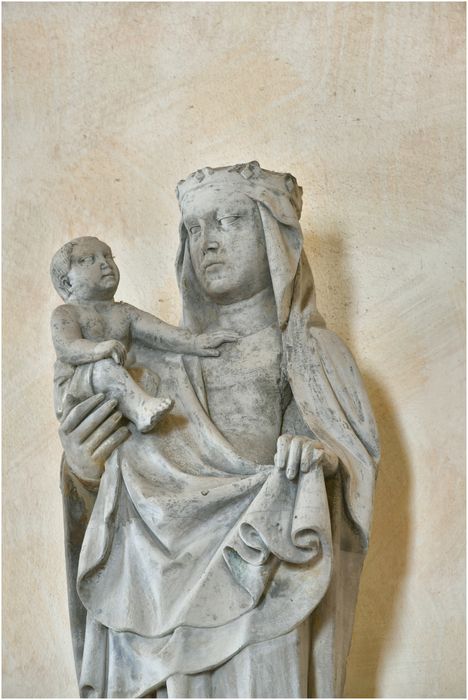 statue : Vierge à l'Enfant. Face, détail