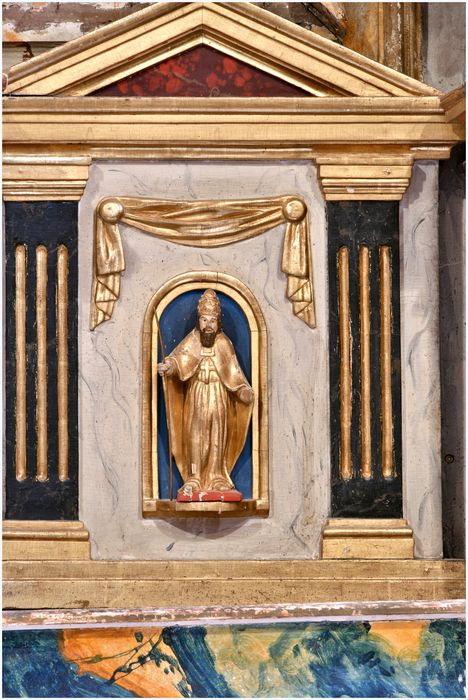 maître-autel, statuette à gauche du tabernacle : Saint évêque