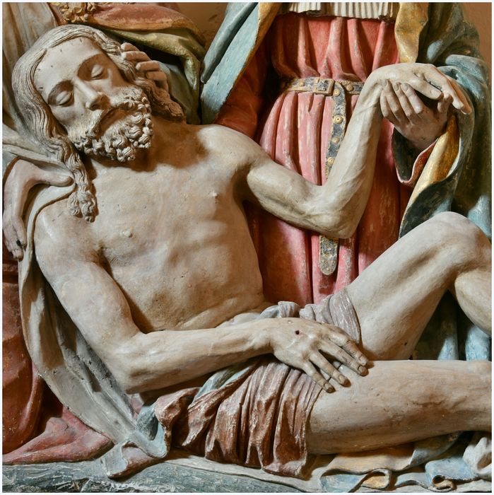 groupe sculpté : Vierge de Pitié, vue partielle