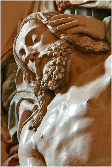 groupe sculpté : Vierge de Pitié, détail