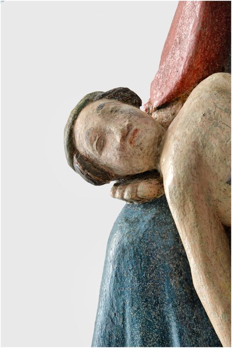 Groupe sculpté : Vierge de Pitié, détail