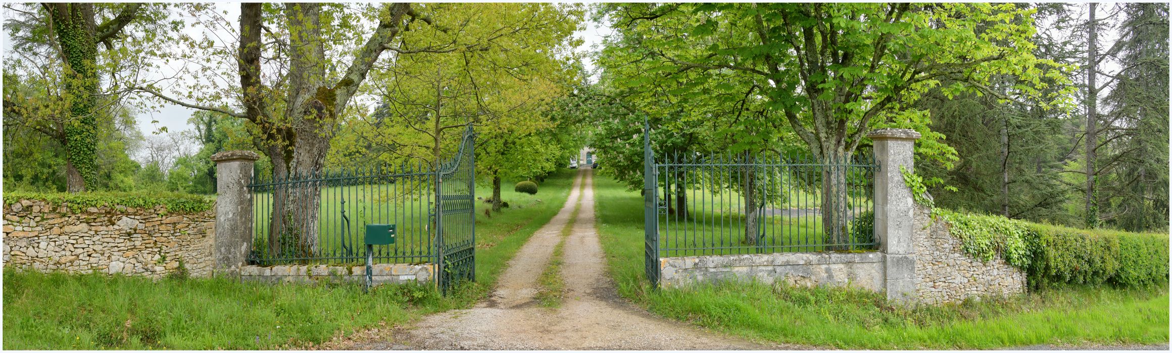 portail d’entrée et parc