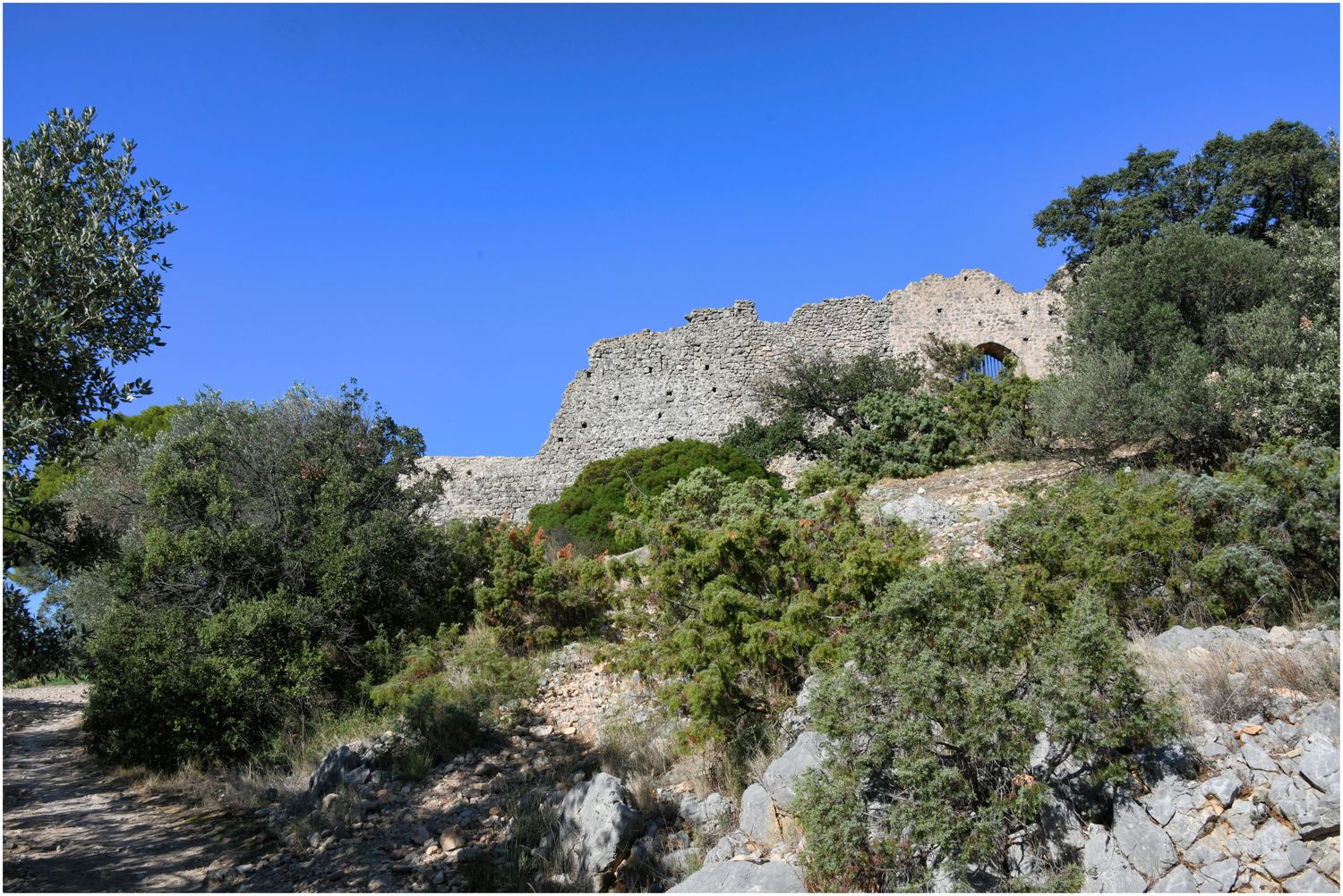 Vue d’ensemble depuis l’Est.