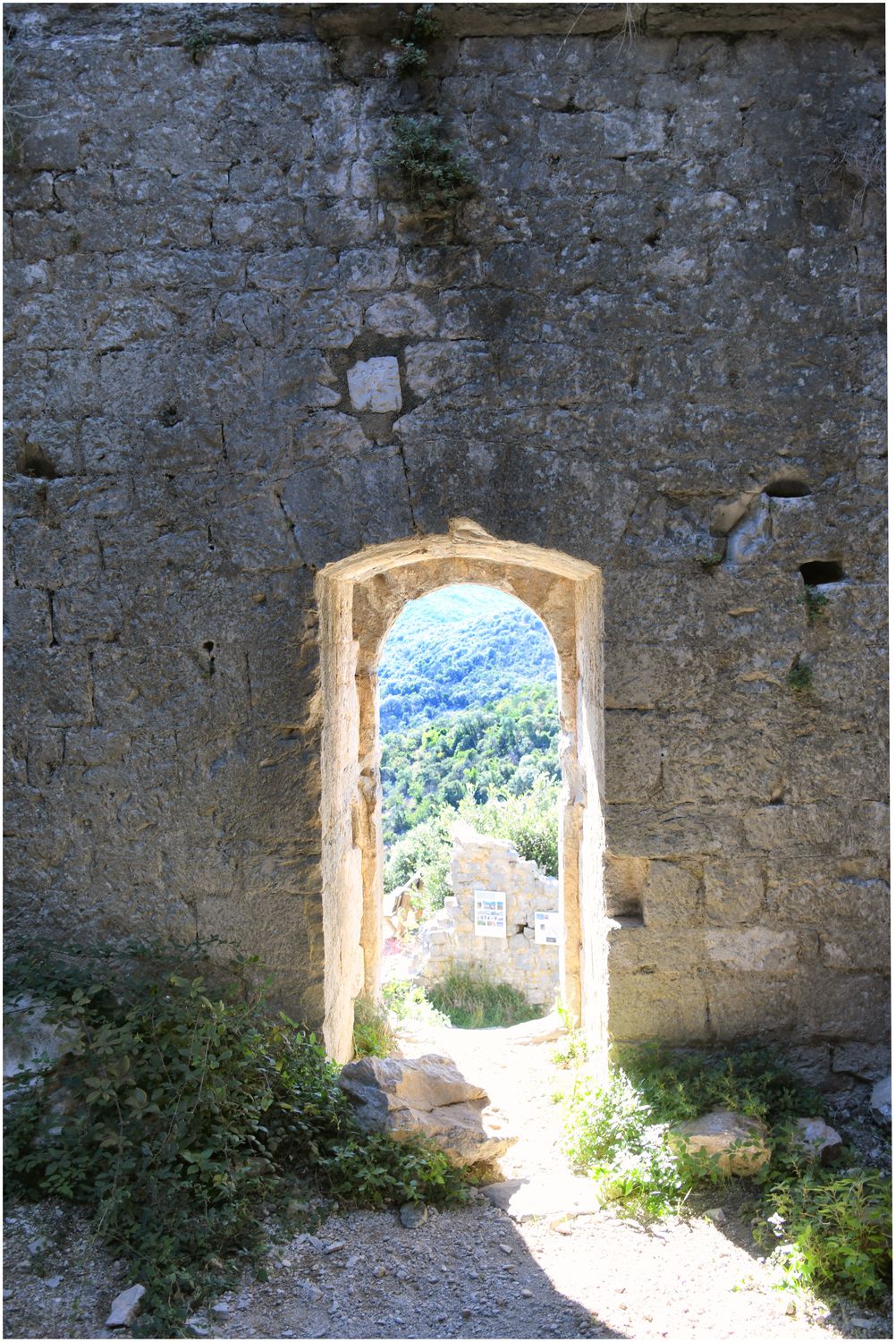 Vue de détail de l’intérieur de la porte de la tour-maîtresse.