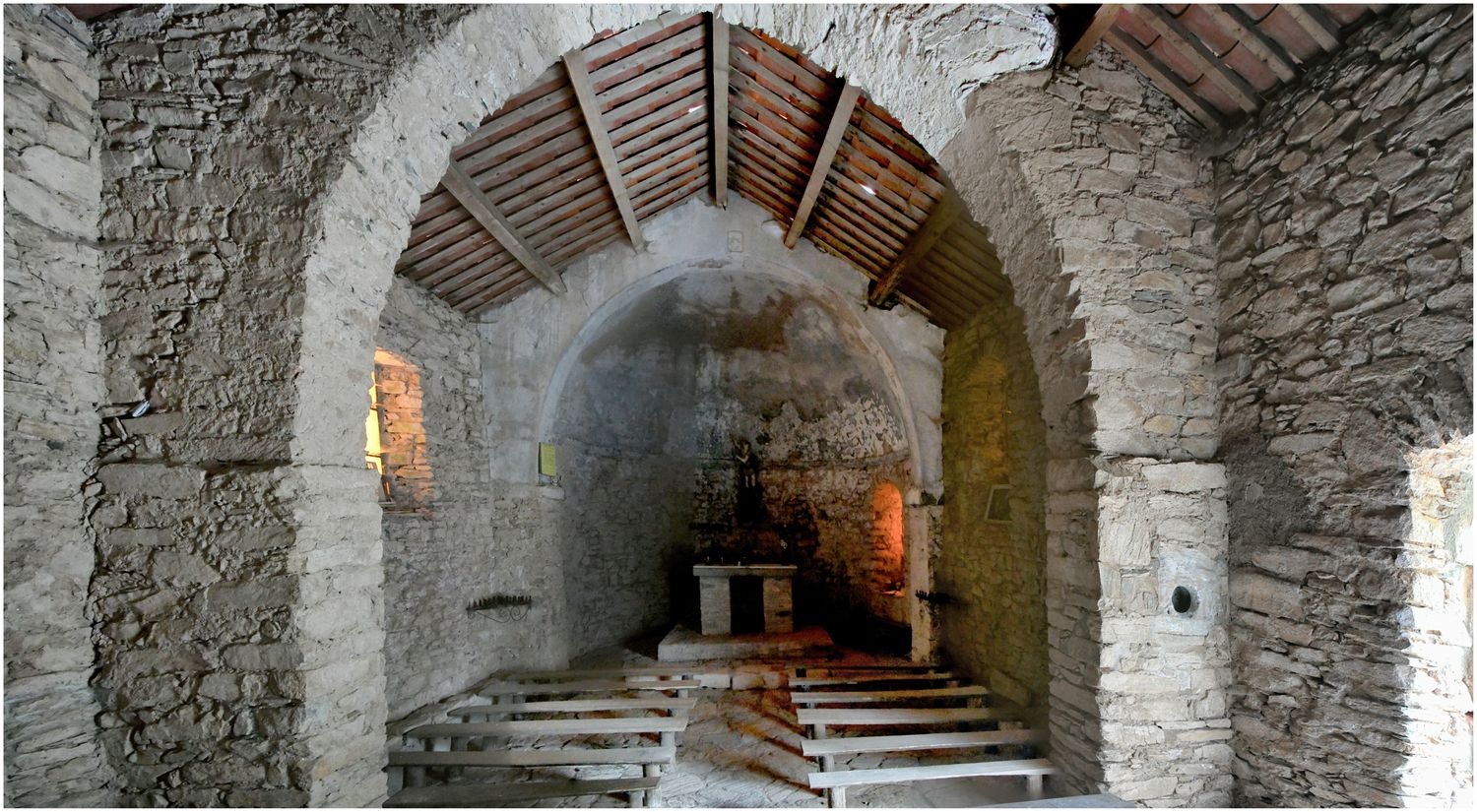 Vue intérieure de la chapelle.