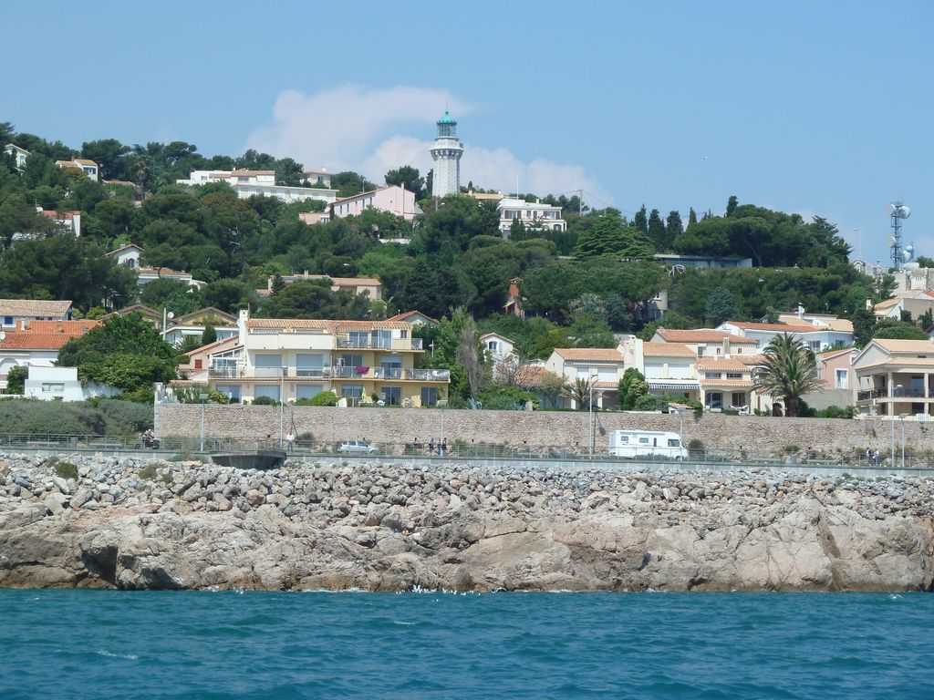 Le phare du Mont Saint-Clair depuis la mer.