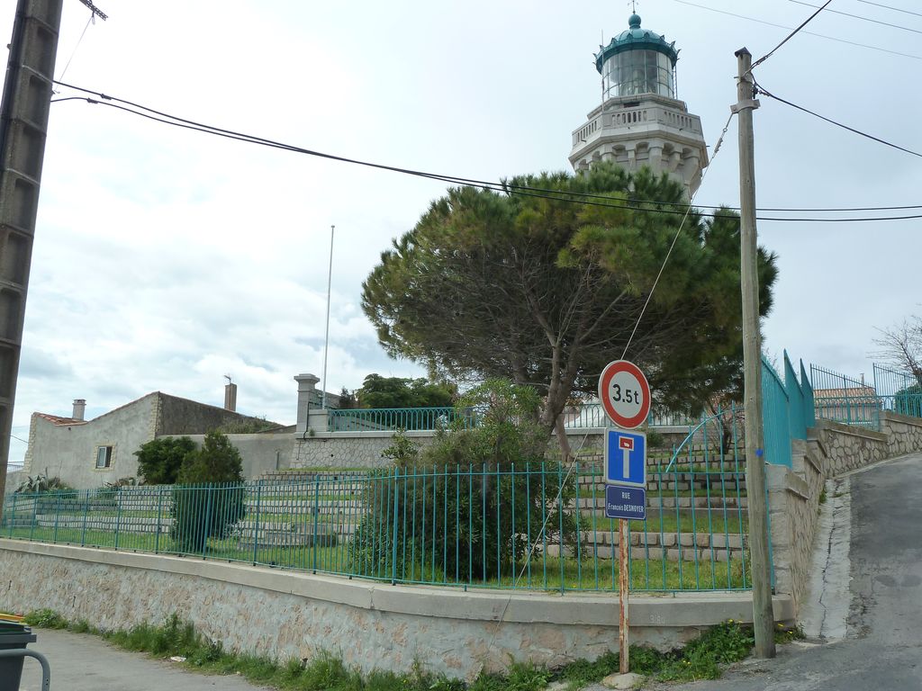 Enclos du phare du Mont Saint-Clair, clôture, jardin en terrasse, côté est.