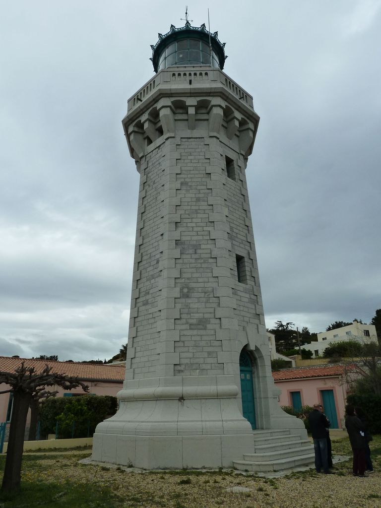 Le phare. La tour.