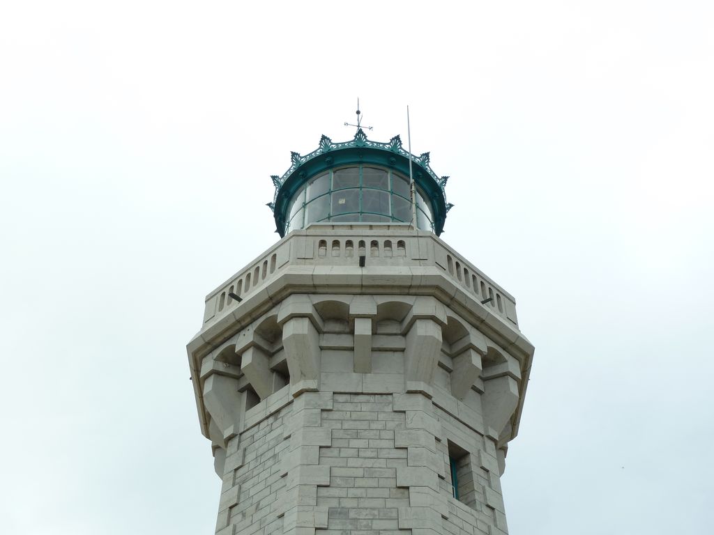 Partie haute de la tour et lanterne.