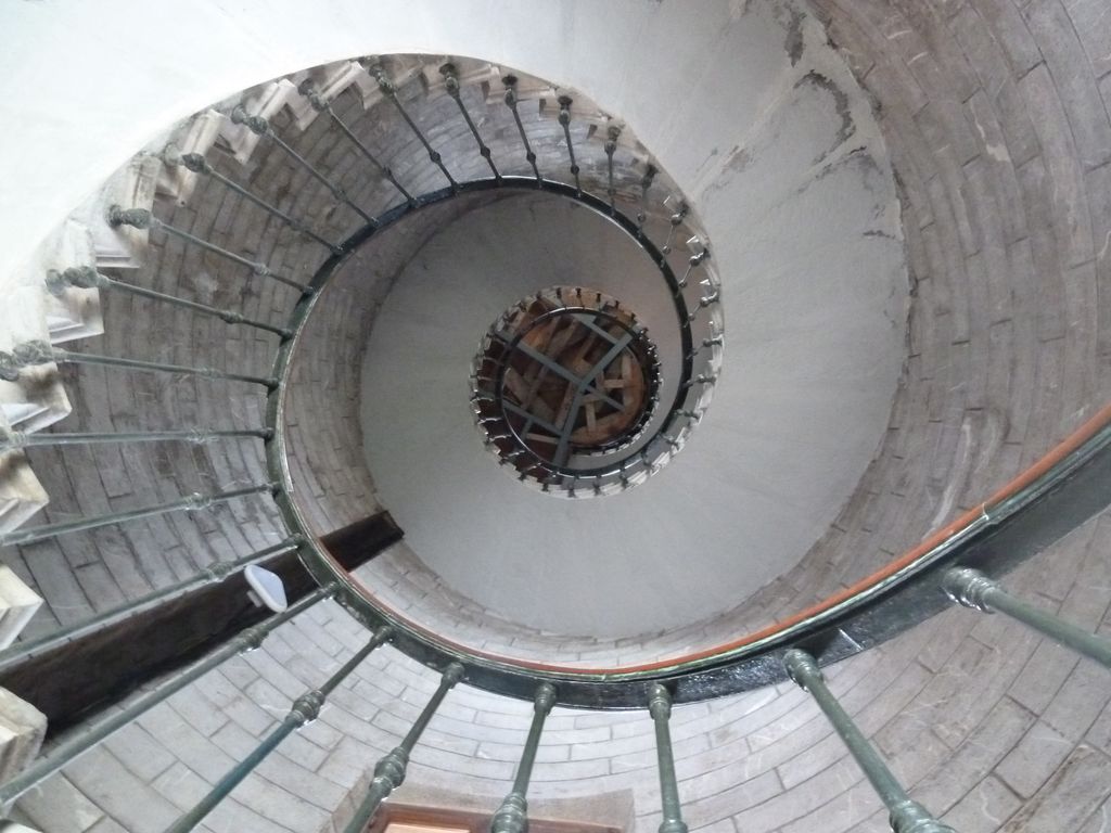 Le phare. Escalier de la tour. 