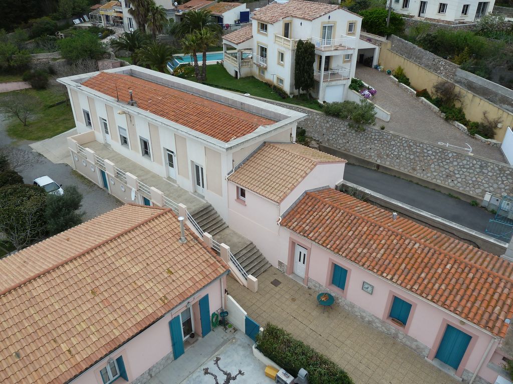 Les bâtiments annexes du phare, depuis la plateforme de la lanterne.